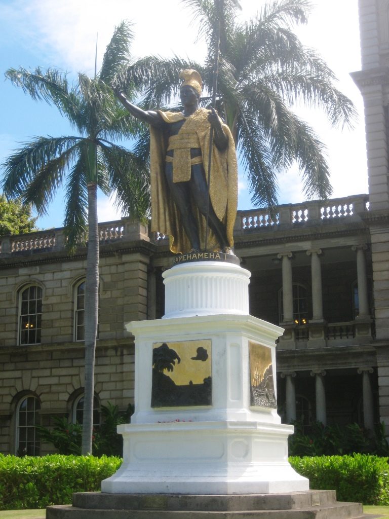statue of King Kamehameha the Great in front of the Aliiolani Hale
