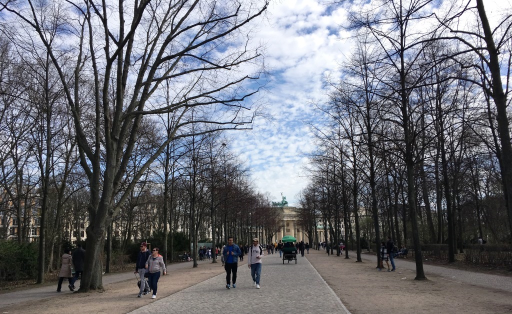 park between Kanzleramt and Reichstag
